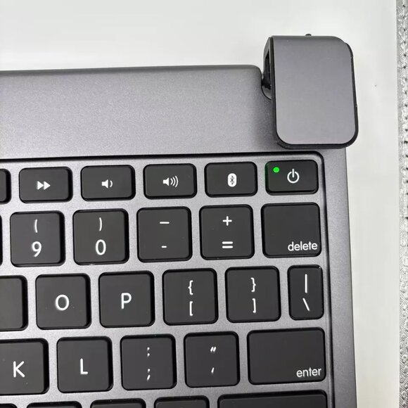 Brydge 11.0 Pro+ Wireless Keyboard With Trackpad Compatible With IPad Pro 11-Inc - Picture 4 of 4